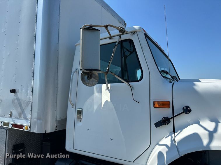 image for item KW9202 1993 International  4900 box truck