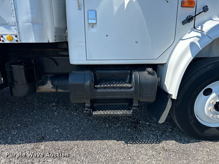 image for item KW9202 1993 International  4900 box truck