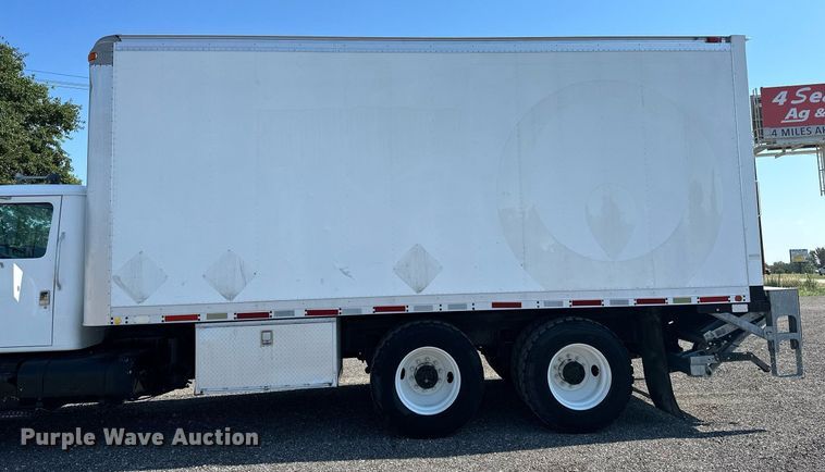 image for item KW9202 1993 International  4900 box truck