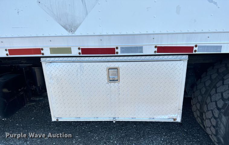 image for item KW9202 1993 International  4900 box truck