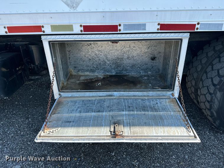 image for item KW9202 1993 International  4900 box truck