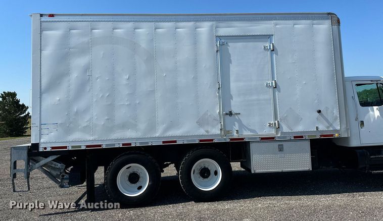 image for item KW9202 1993 International  4900 box truck