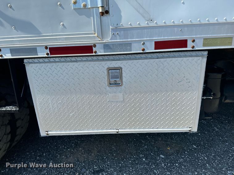 image for item KW9202 1993 International  4900 box truck