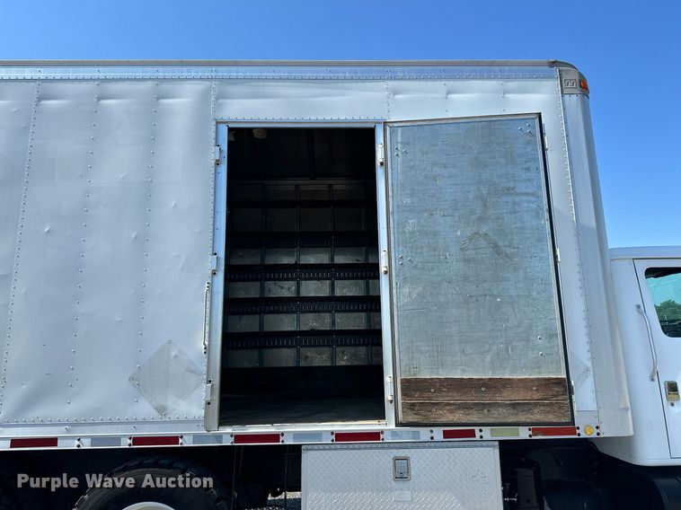 image for item KW9202 1993 International  4900 box truck