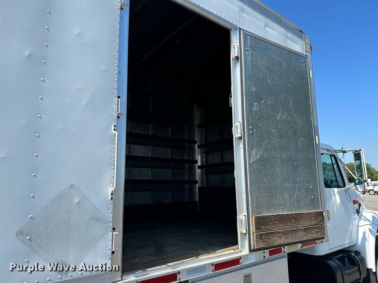 image for item KW9202 1993 International  4900 box truck