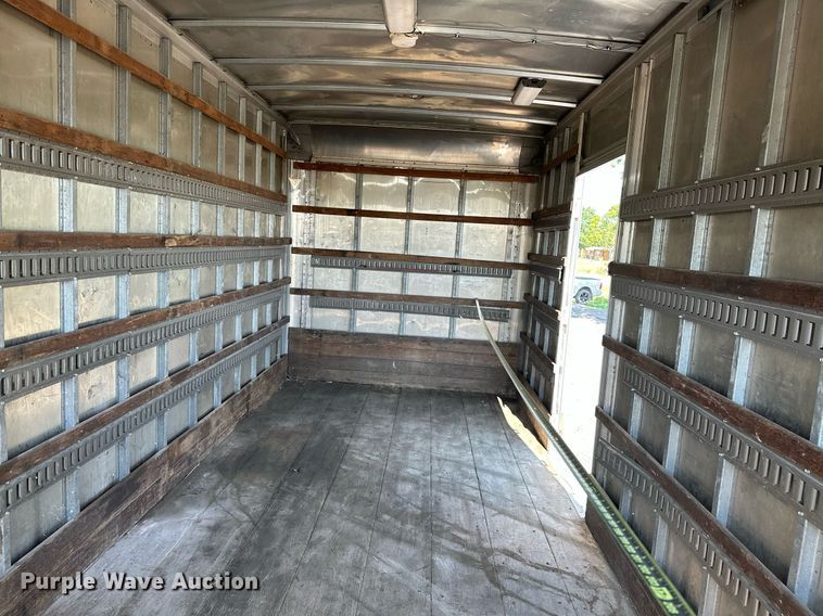 image for item KW9202 1993 International  4900 box truck