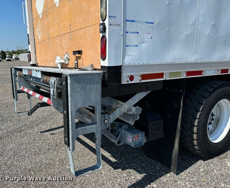 image for item KW9202 1993 International  4900 box truck