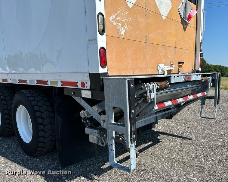 image for item KW9202 1993 International  4900 box truck