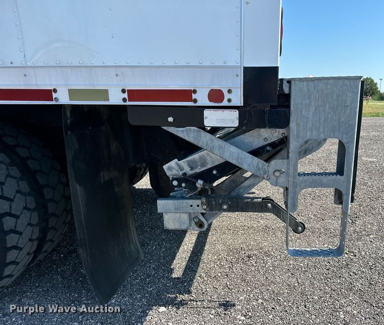 image for item KW9202 1993 International  4900 box truck