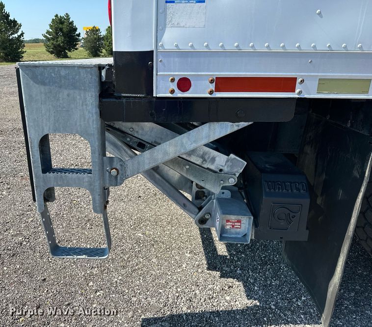 image for item KW9202 1993 International  4900 box truck