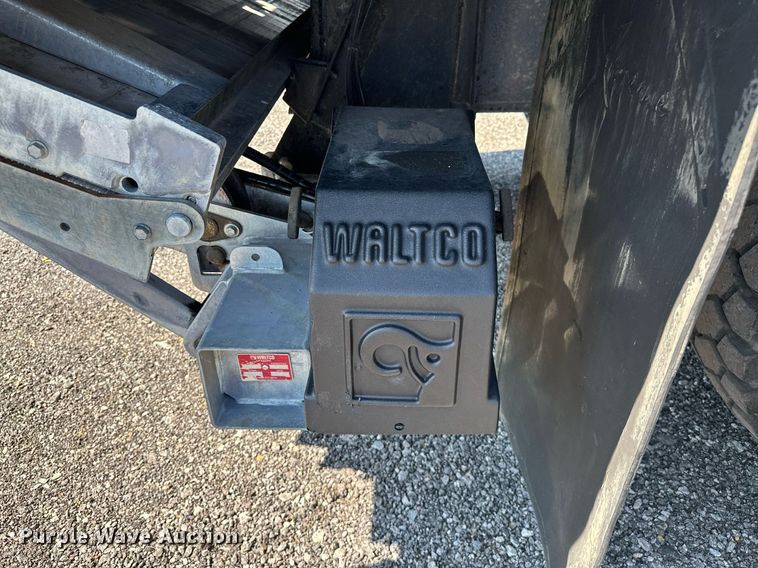 image for item KW9202 1993 International  4900 box truck