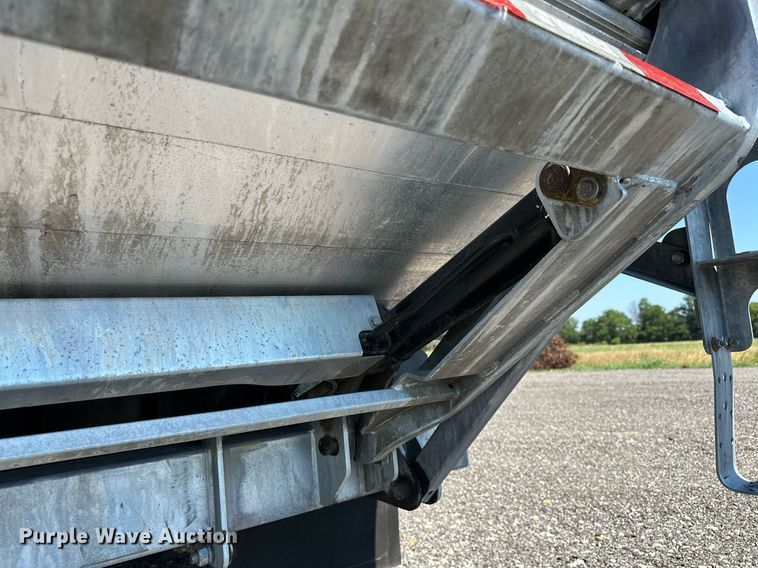 image for item KW9202 1993 International  4900 box truck