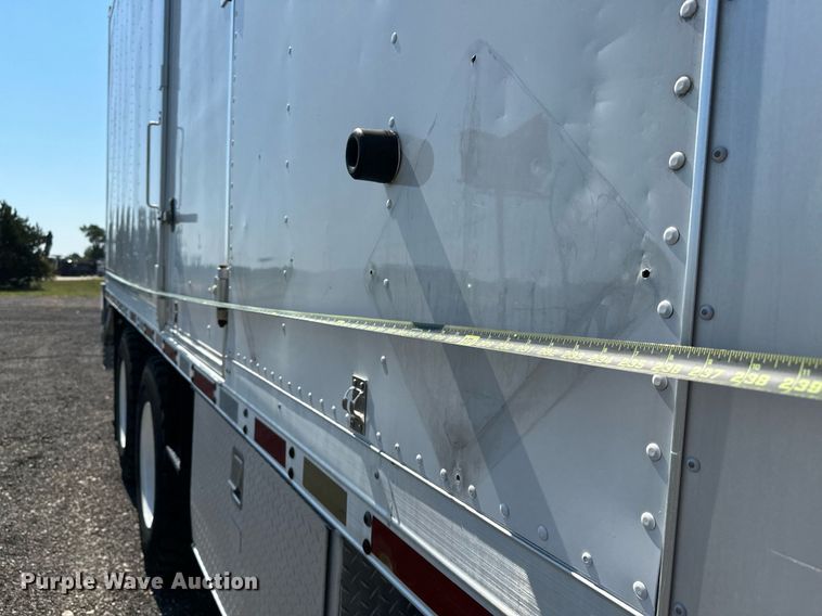 image for item KW9202 1993 International  4900 box truck