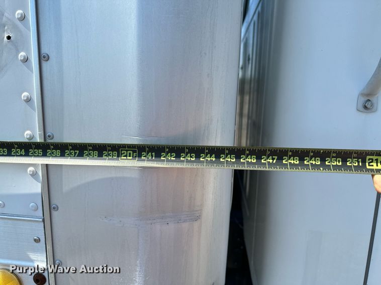 image for item KW9202 1993 International  4900 box truck