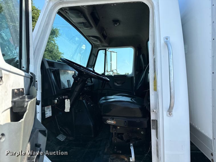 image for item KW9202 1993 International  4900 box truck