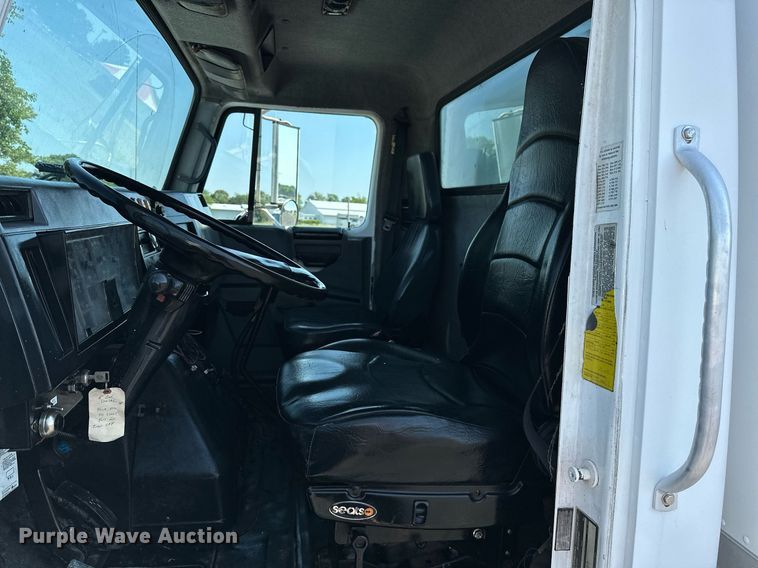 image for item KW9202 1993 International  4900 box truck