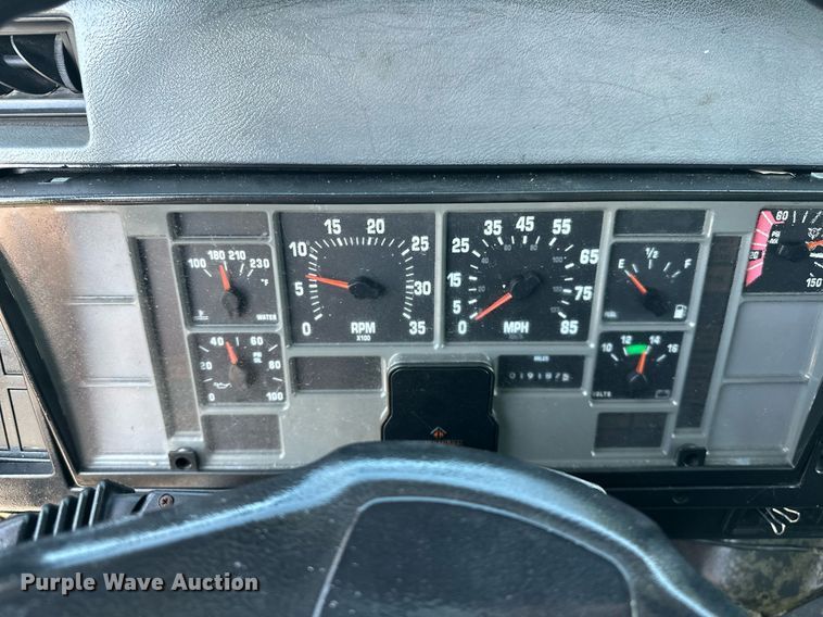 image for item KW9202 1993 International  4900 box truck