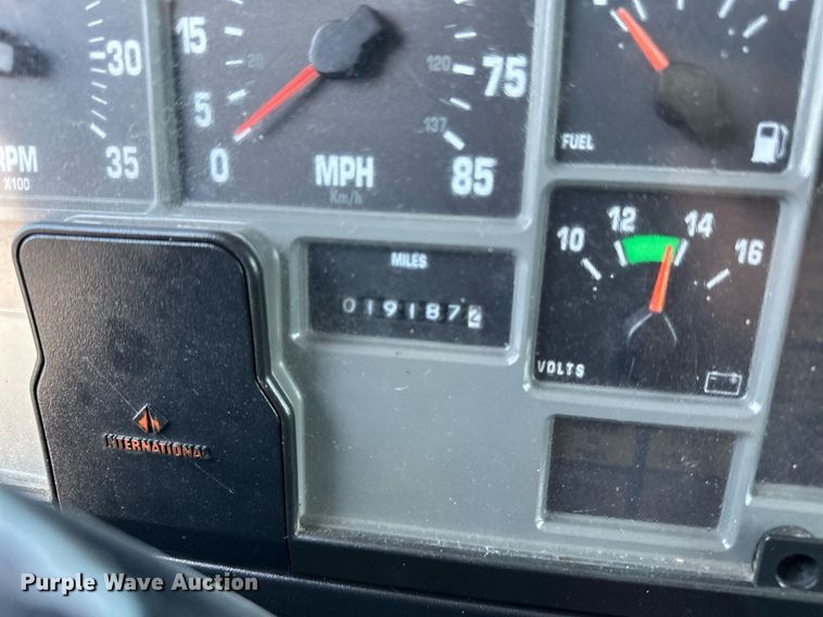 image for item KW9202 1993 International  4900 box truck