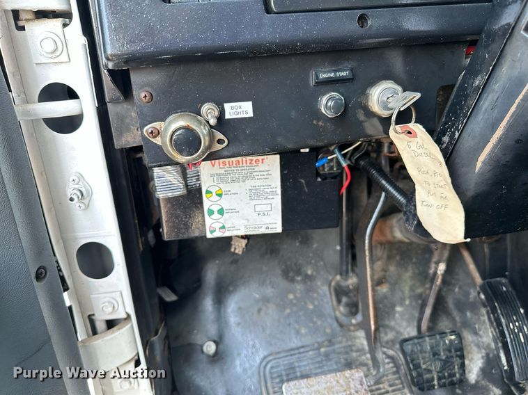 image for item KW9202 1993 International  4900 box truck