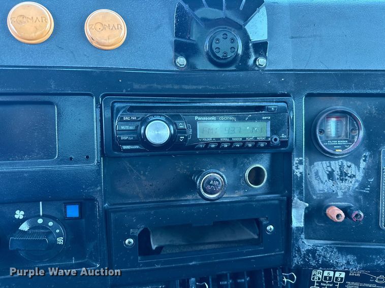 image for item KW9202 1993 International  4900 box truck