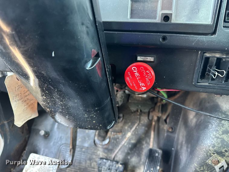 image for item KW9202 1993 International  4900 box truck