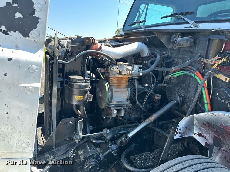 image for item KW9202 1993 International  4900 box truck