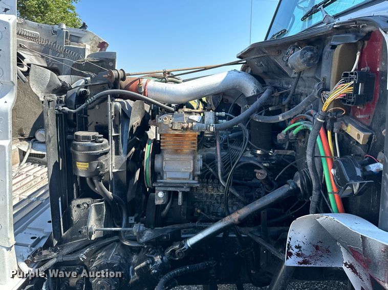 image for item KW9202 1993 International  4900 box truck