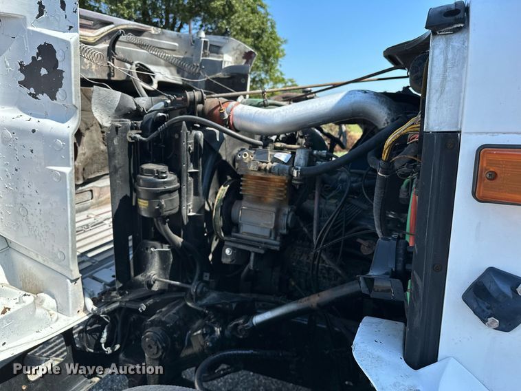 image for item KW9202 1993 International  4900 box truck