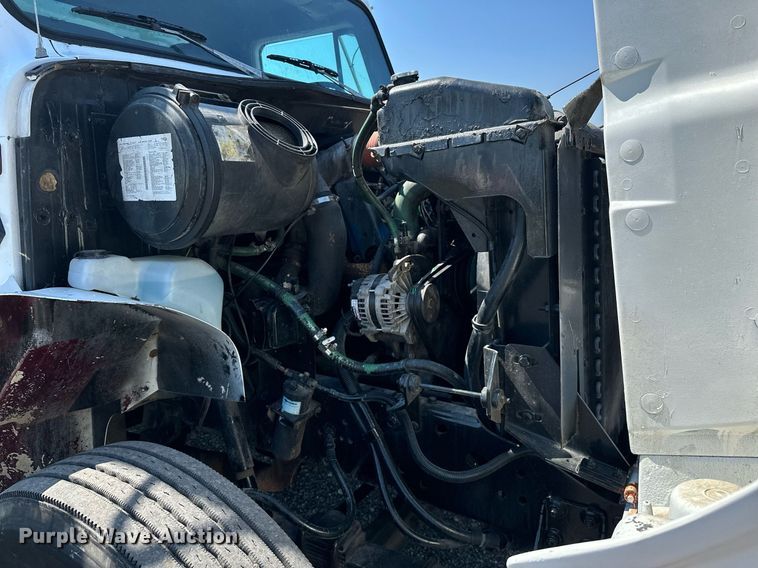 image for item KW9202 1993 International  4900 box truck