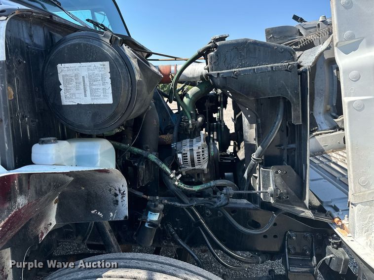 image for item KW9202 1993 International  4900 box truck