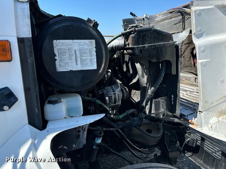 image for item KW9202 1993 International  4900 box truck