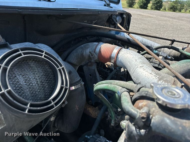 image for item KW9202 1993 International  4900 box truck