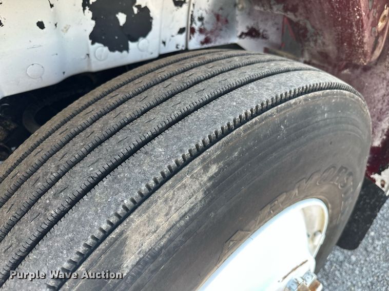 image for item KW9202 1993 International  4900 box truck