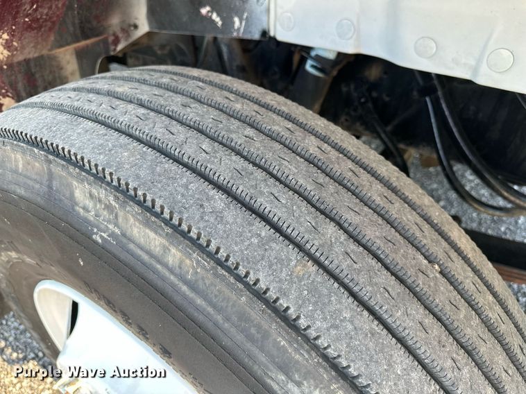 image for item KW9202 1993 International  4900 box truck