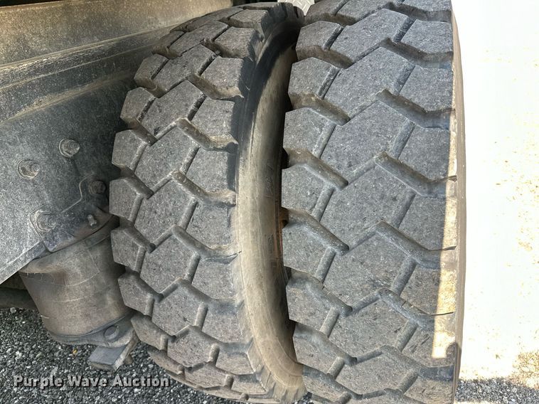 image for item KW9202 1993 International  4900 box truck