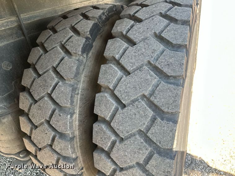 image for item KW9202 1993 International  4900 box truck