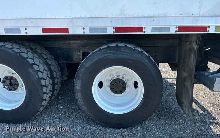 image for item KW9202 1993 International  4900 box truck