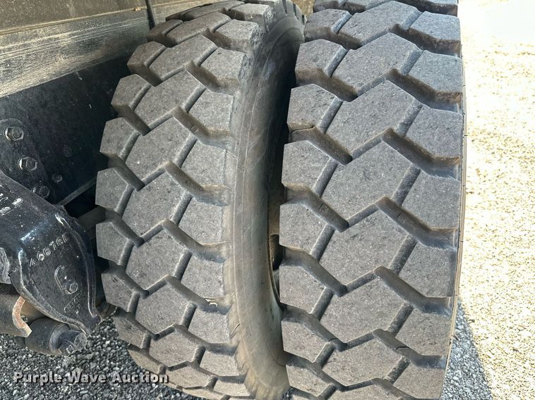 image for item KW9202 1993 International  4900 box truck