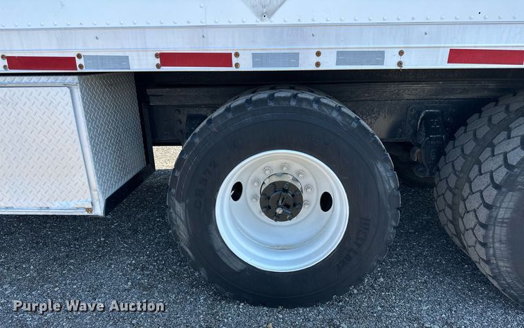 image for item KW9202 1993 International  4900 box truck