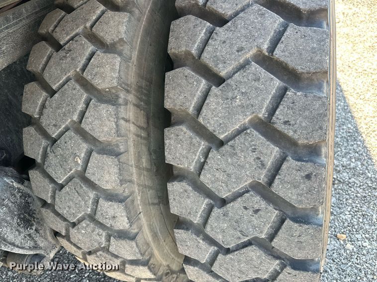 image for item KW9202 1993 International  4900 box truck