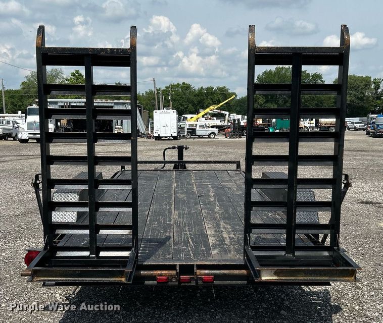 image for item KW9219 2004 PA International  utility trailer