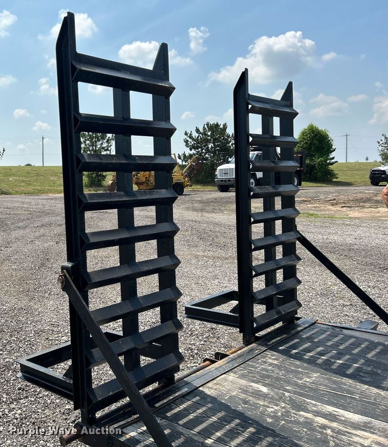 image for item KW9219 2004 PA International  utility trailer