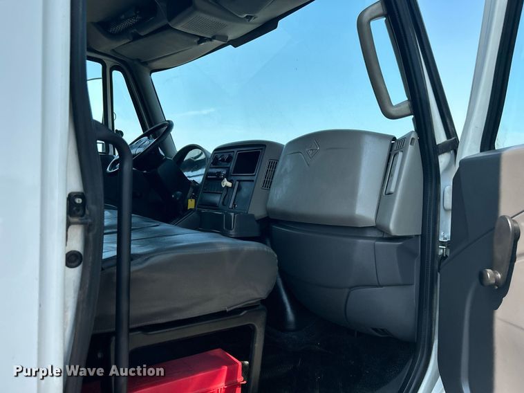 image for item KW9223 2012 International 4300  box truck