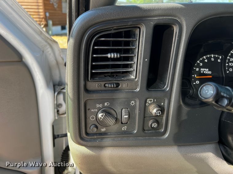 image for item LF9323 2003 Chevrolet Tahoe  SUV