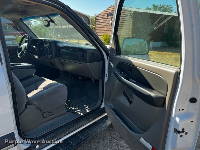 image for item LF9323 2003 Chevrolet Tahoe  SUV