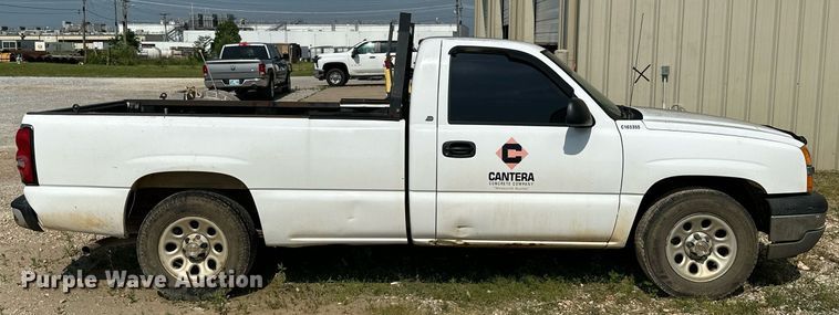 image for item LG9268 2005 Chevrolet Silverado 1500  pickup truck