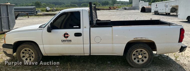 image for item LG9268 2005 Chevrolet Silverado 1500  pickup truck
