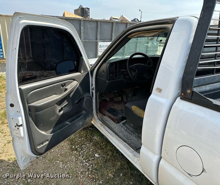 image for item LG9268 2005 Chevrolet Silverado 1500  pickup truck