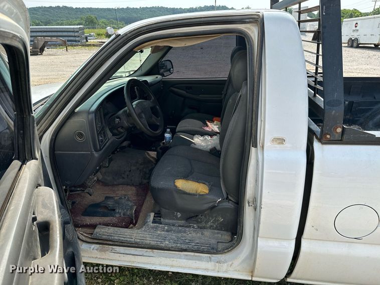 image for item LG9268 2005 Chevrolet Silverado 1500  pickup truck