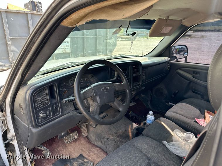 image for item LG9268 2005 Chevrolet Silverado 1500  pickup truck